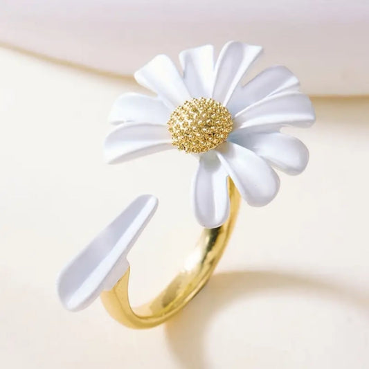 White Daisy Gold Ring